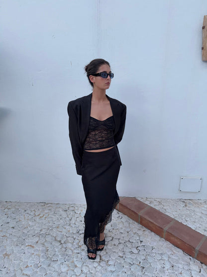 Nicoline off shoulder top in lace - Black